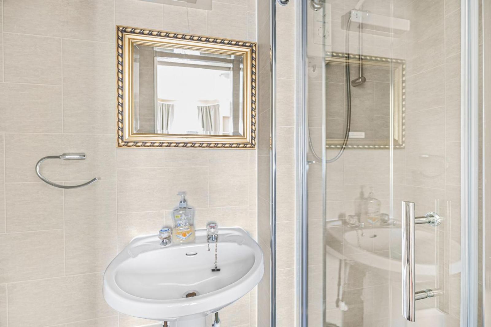 Summerlands Guest House Торки Екстериор снимка
