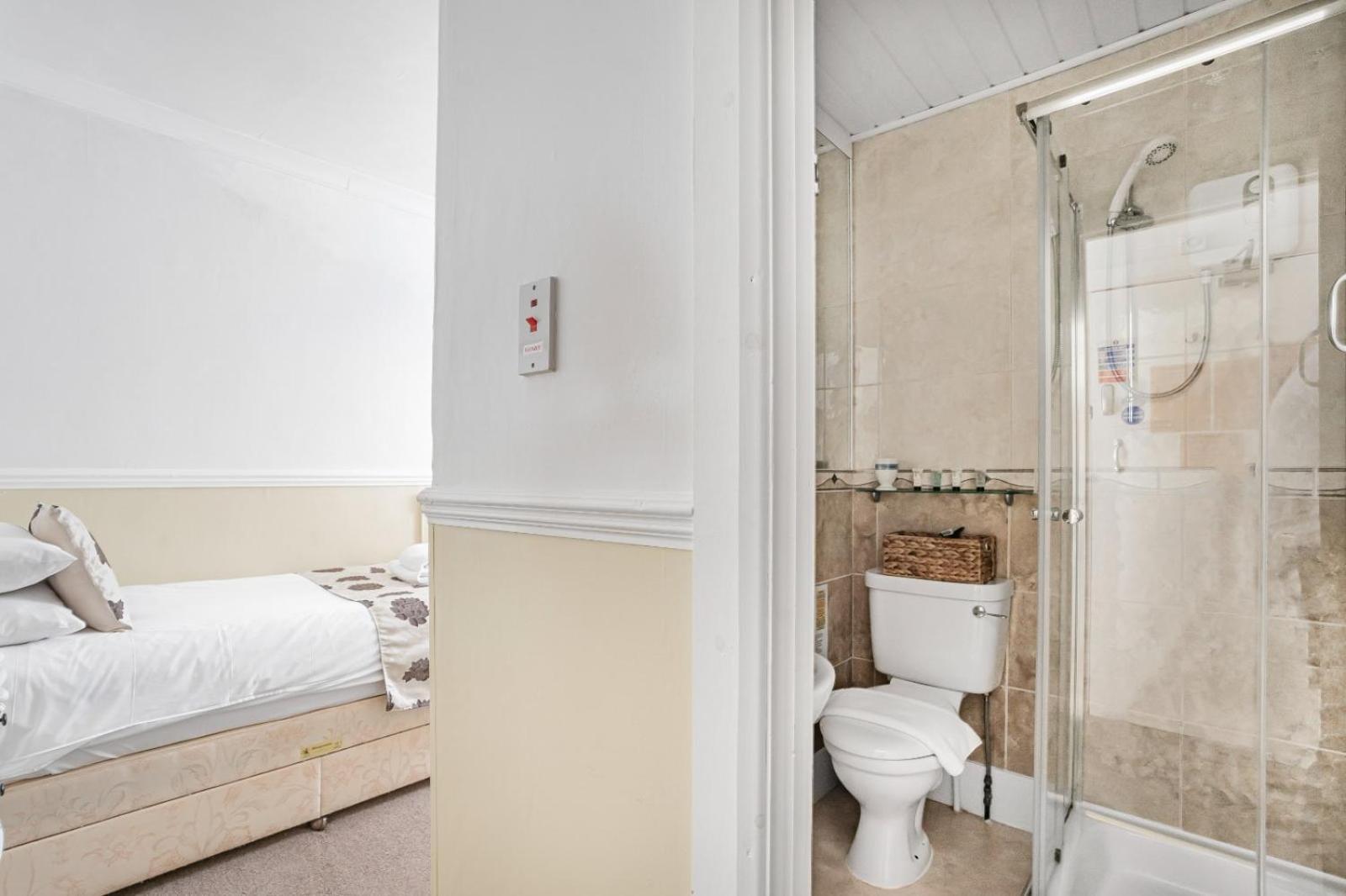 Summerlands Guest House Торки Екстериор снимка