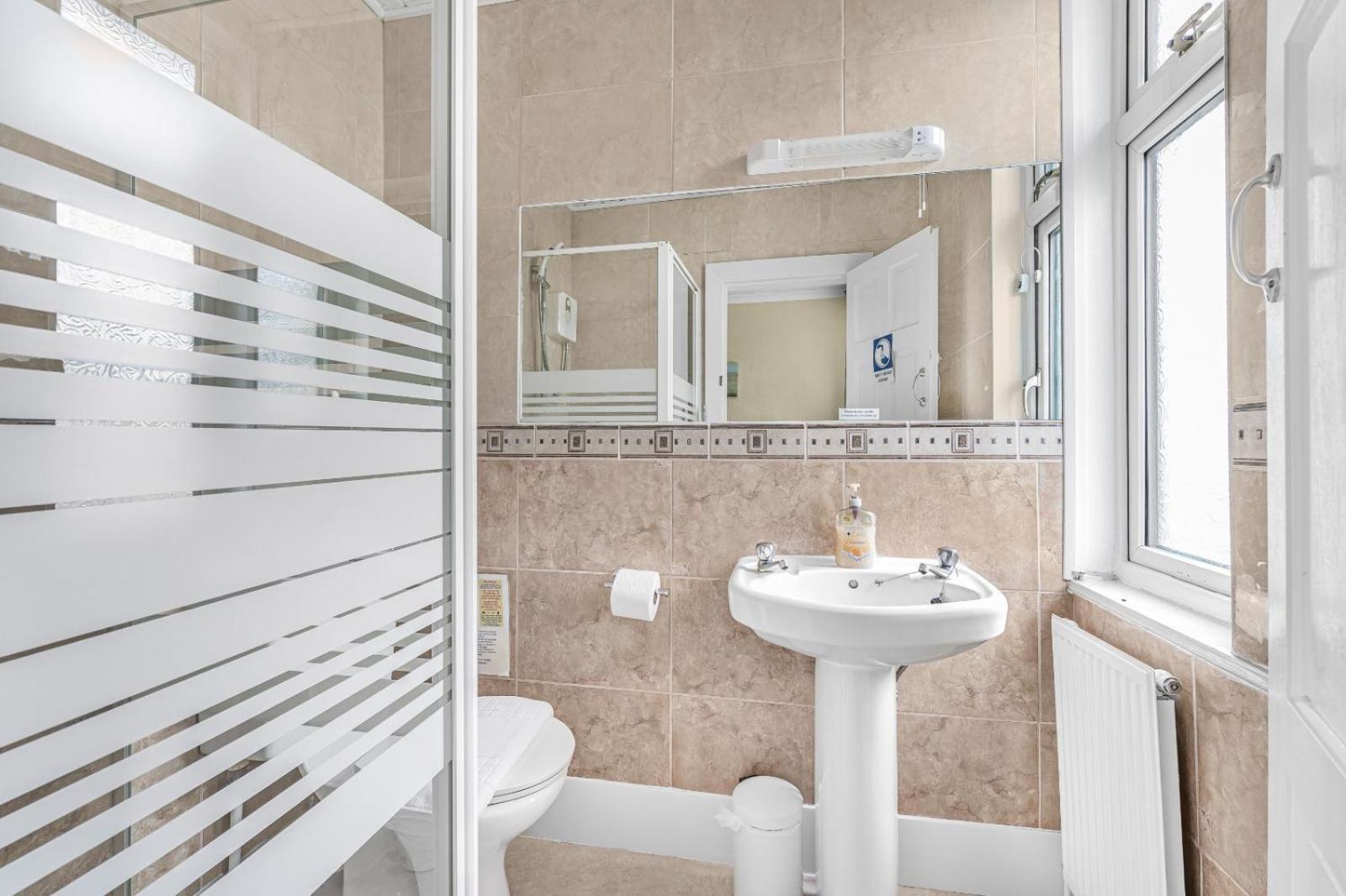 Summerlands Guest House Торки Екстериор снимка